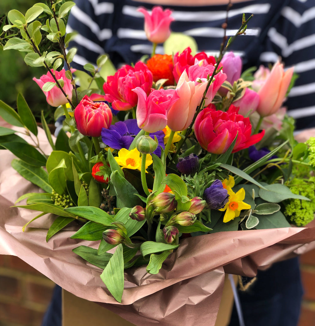 Spring vase arrangement workshop 2025