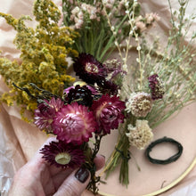 Load image into Gallery viewer, Everlasting DIY wreath kit
