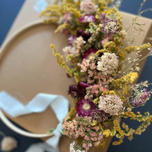 Load image into Gallery viewer, Everlasting DIY wreath kit
