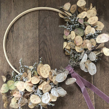 Load image into Gallery viewer, &#39;angel&#39; everlasting wreath

